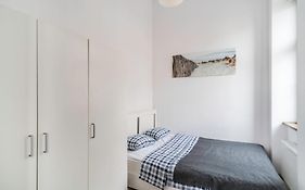 Apartament z osobną sypialnią w pięknej kamienicy w centrum